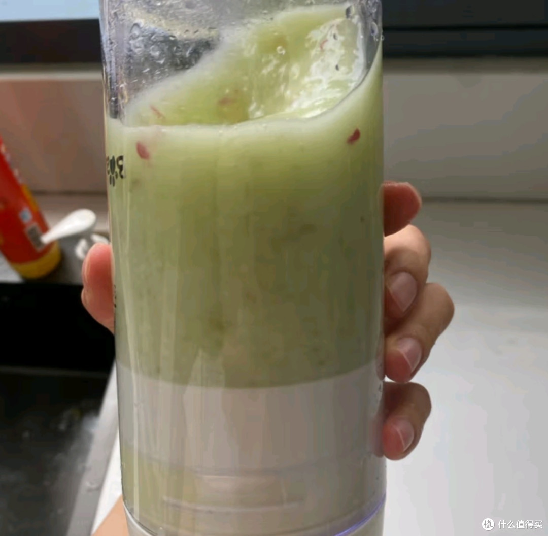小熊榨汁杯,让健康生活触手可及!