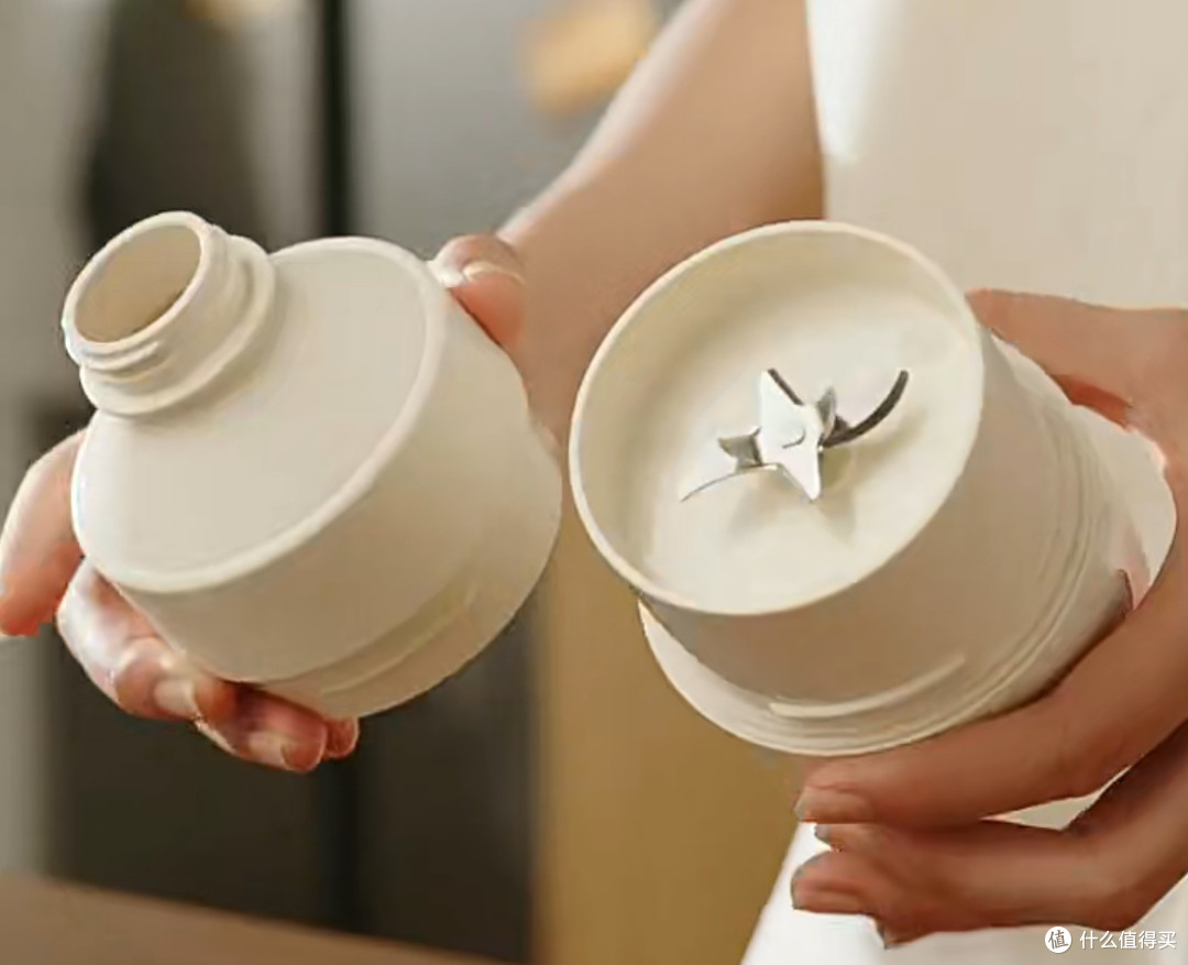 小熊榨汁杯,让健康生活触手可及!