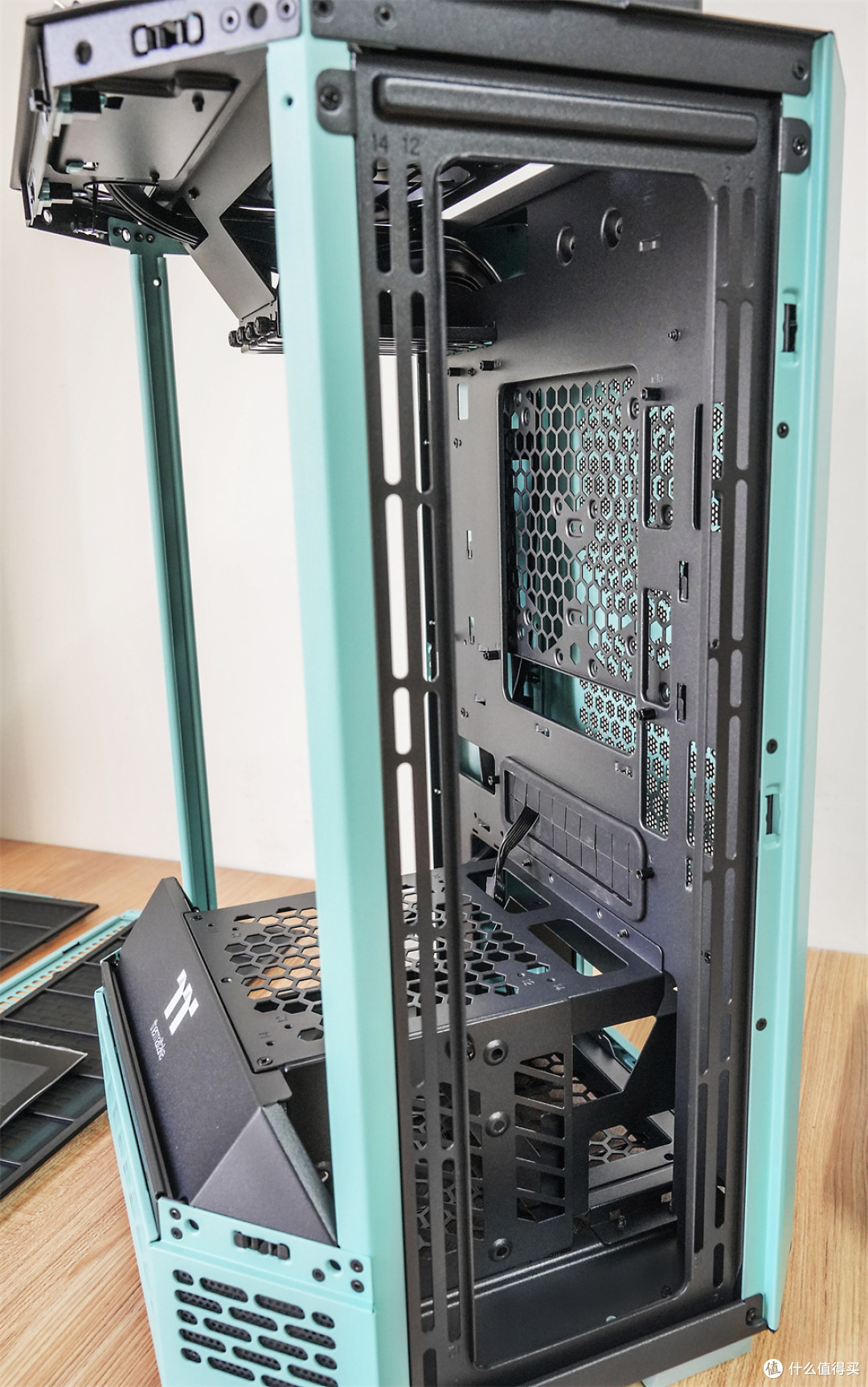 12600T+华擎ASRock B760M+RX7600显卡+Tt The Tower 300松石绿海景房机箱装机分享