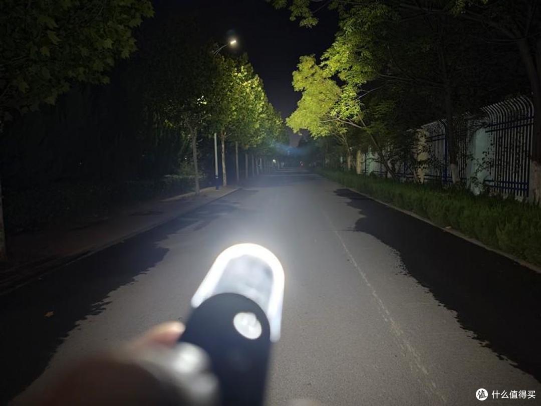 米家多功能便携手电筒:大能量的小身材手电筒,让黑夜不再黑暗