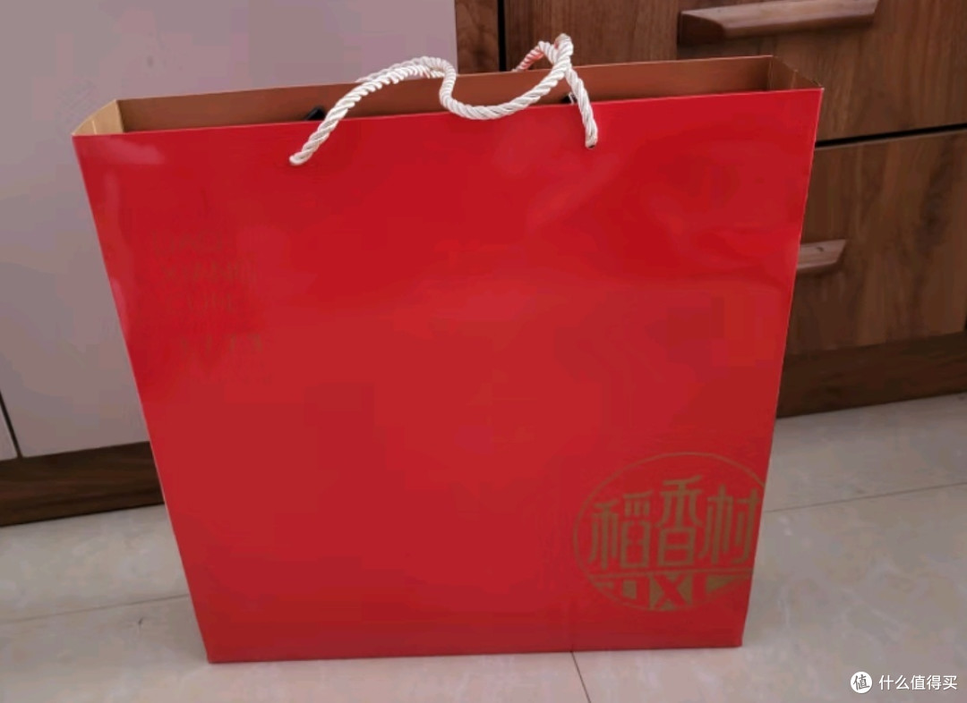在老婆买过走亲戚的月饼后，我又一次性下单了5盒，一盒送朋友👫，剩下自己吃！
