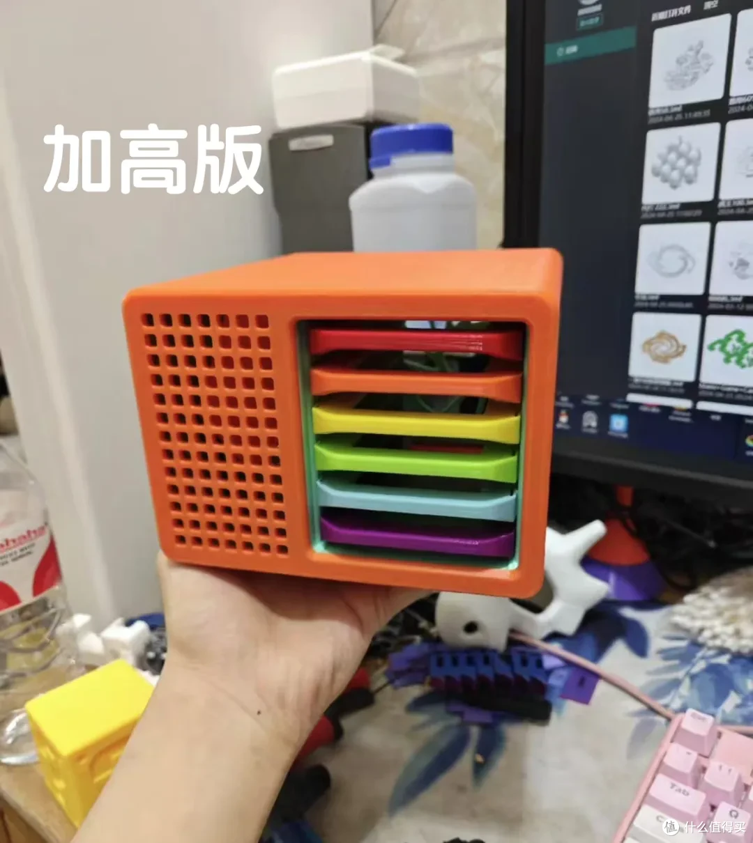 大神自制NAS小机箱,可以插入6块硬盘,颜色很风骚
