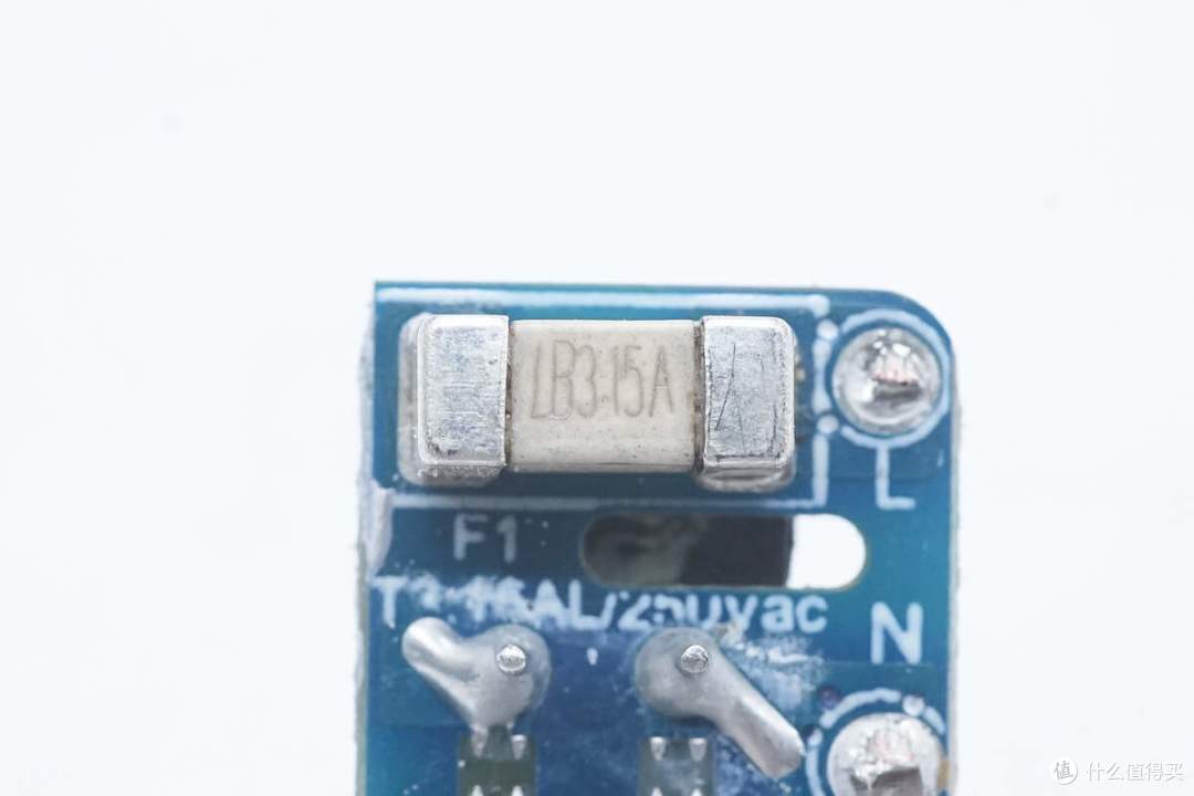 拆解报告:UGREEN绿联65W氮化镓快充充电器X550
