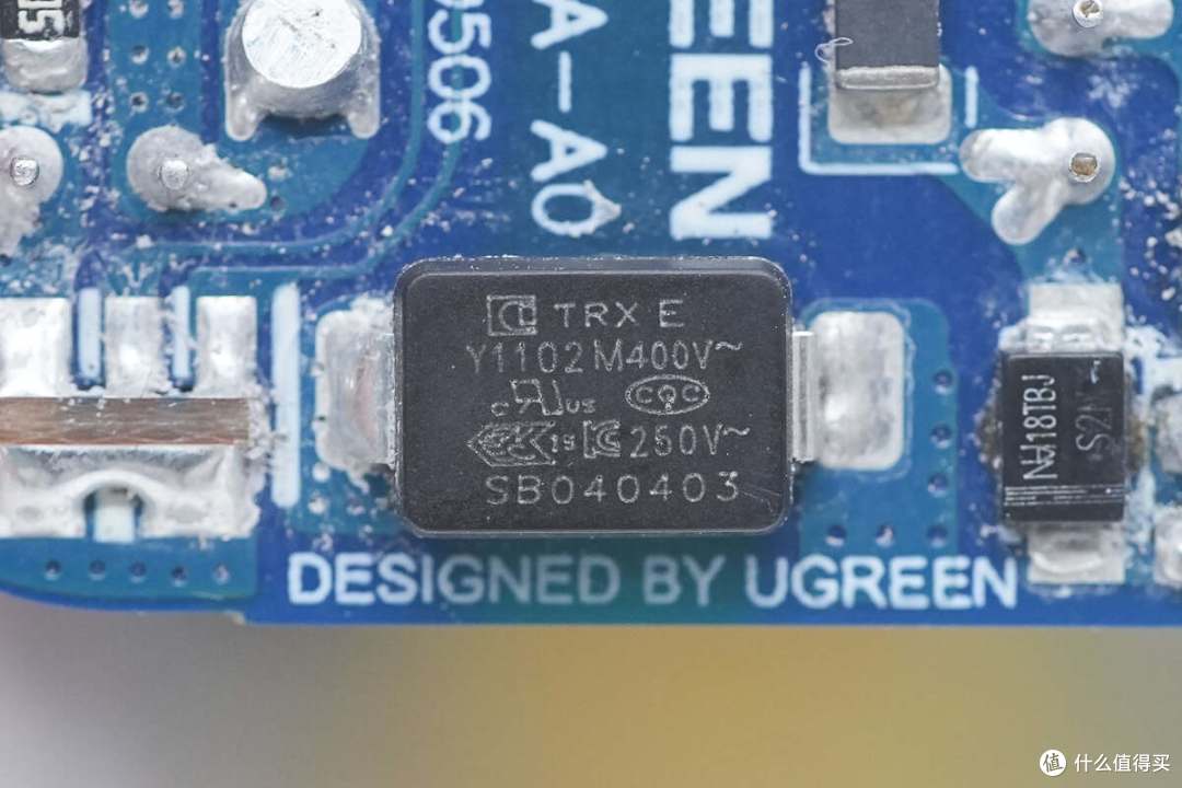 拆解报告:UGREEN绿联65W氮化镓快充充电器X550