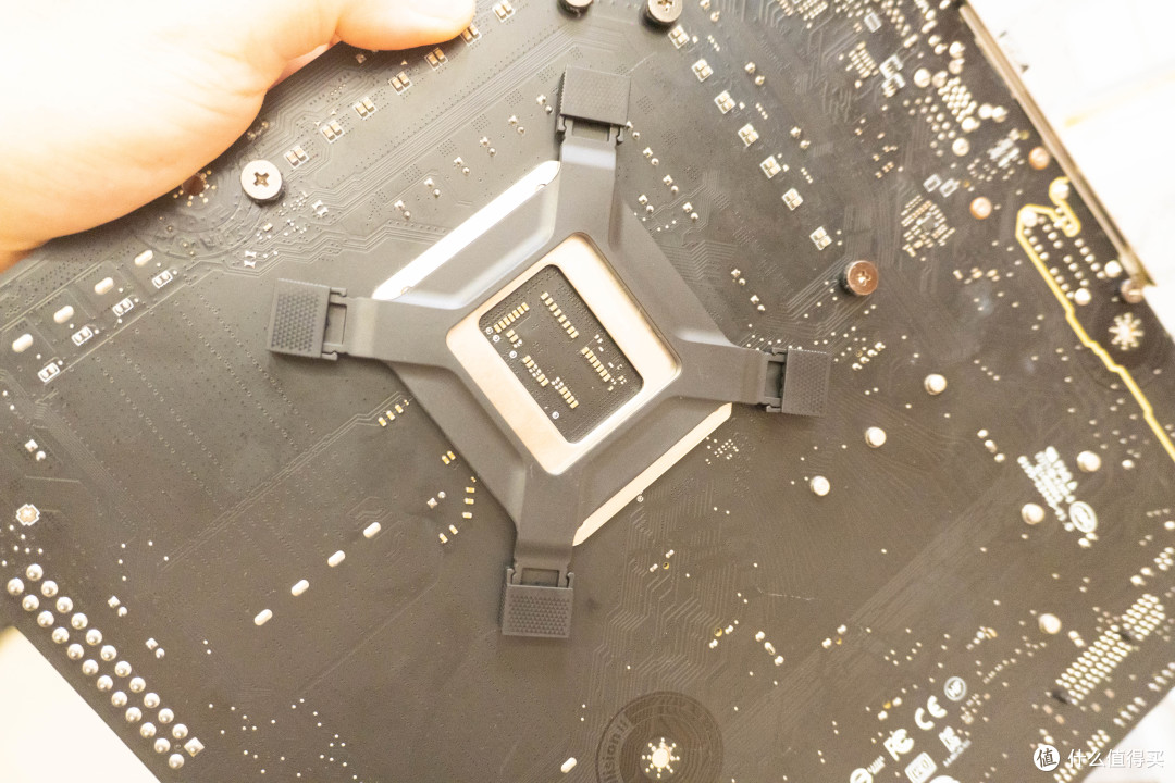 手把手教你如何搭建一台EVA主题的主机,让真希波住进海景房-微星MAG PANO 白刃PLUS装机分享