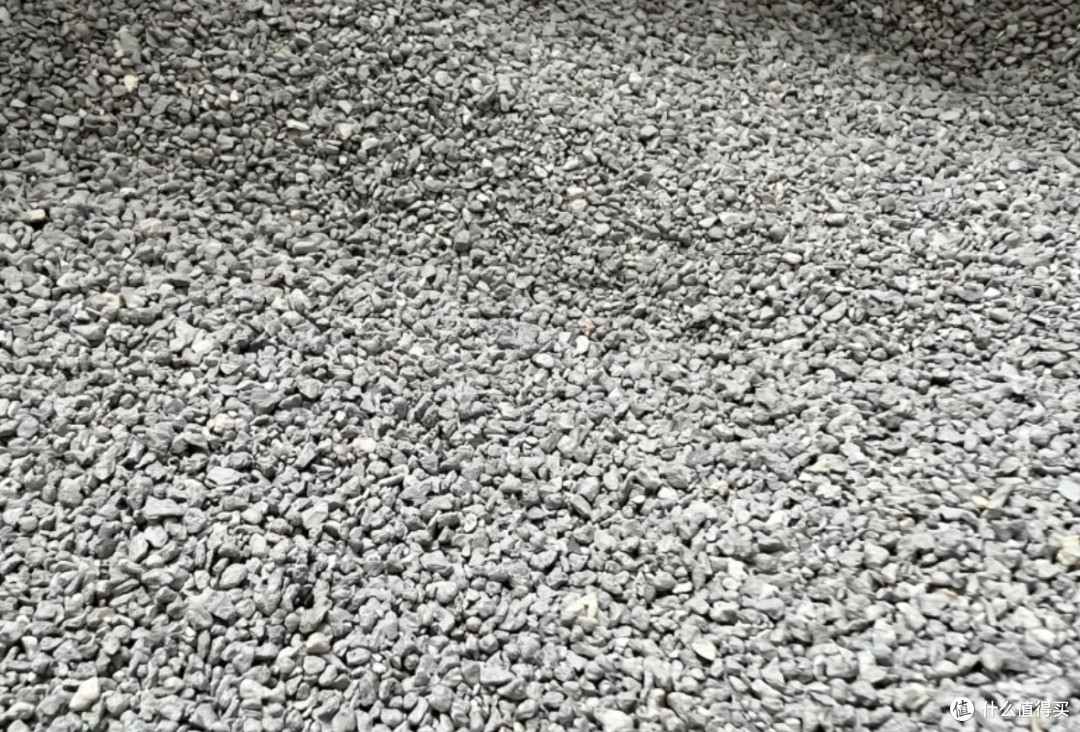 猫砂大揭秘:混合砂、豆腐砂、膨润土、玉米砂的区别