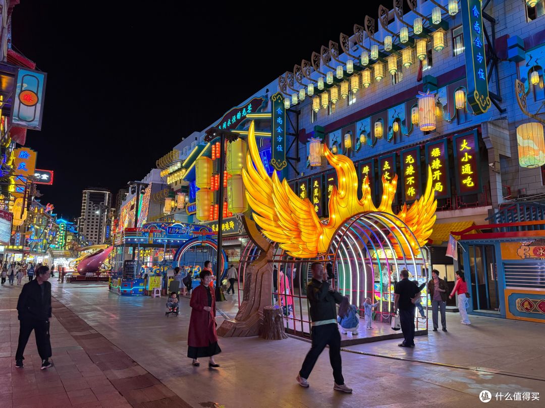 手持iPhone15和16两代 Pro Max 聊聊使用感受的差异