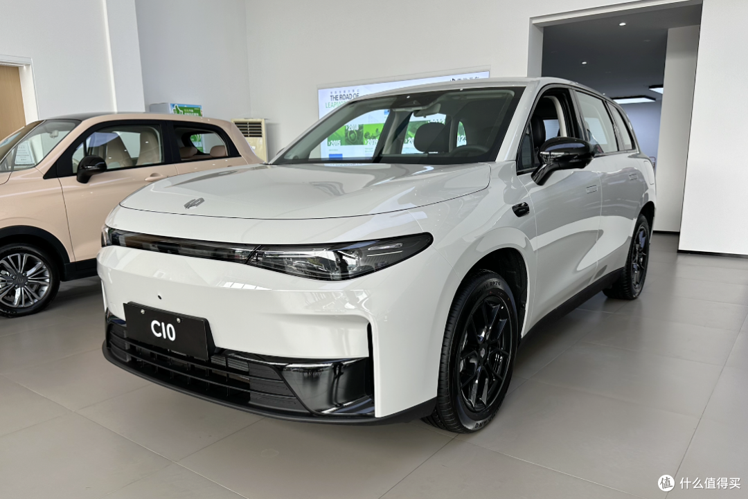 零跑C10