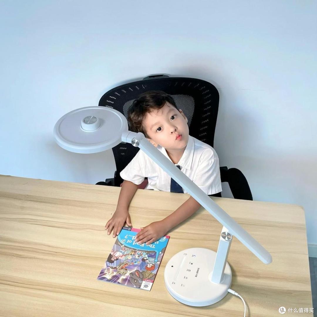 孩子用的台灯哪个牌子好？实测五款央视公认最好的护眼灯