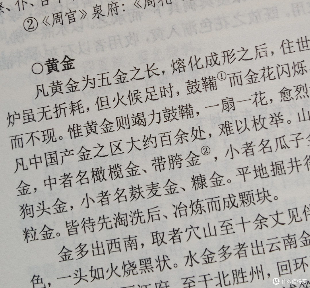 床头柜上的书,猜猜今天看哪一本?
