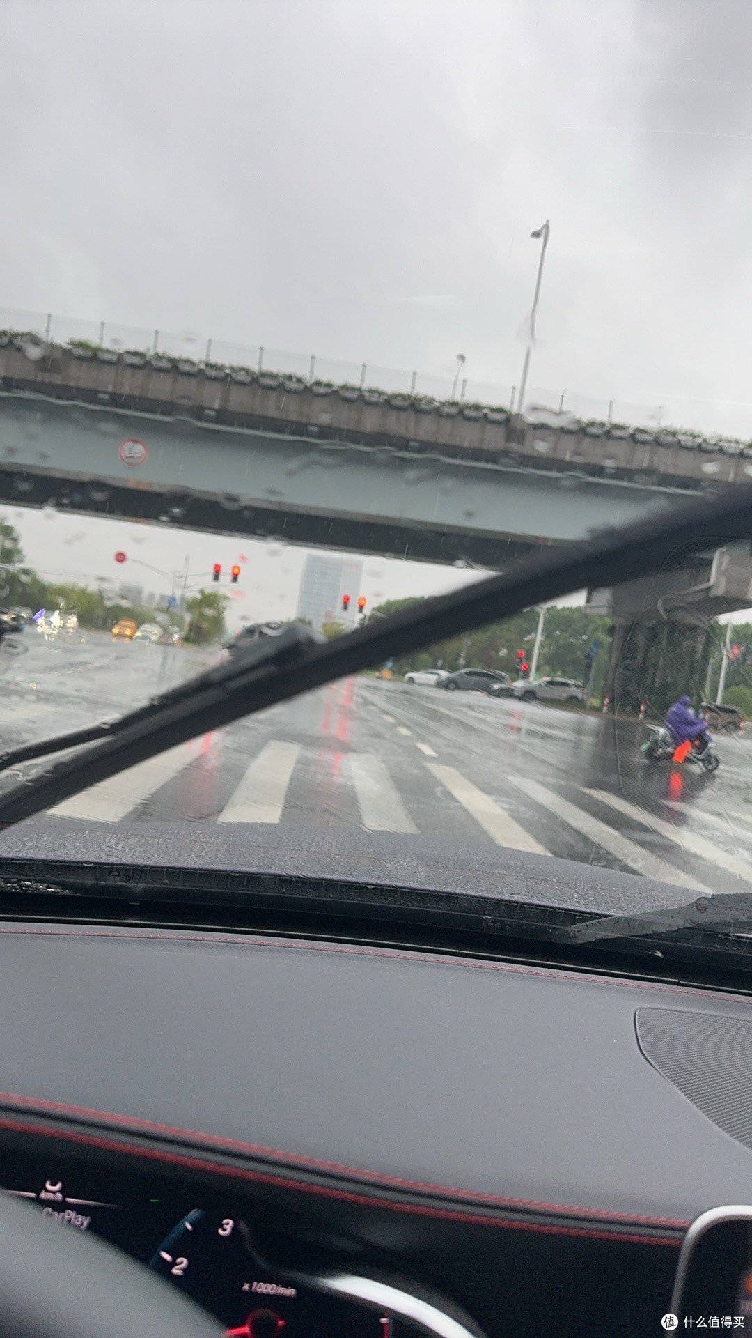 台风过后路面积水
