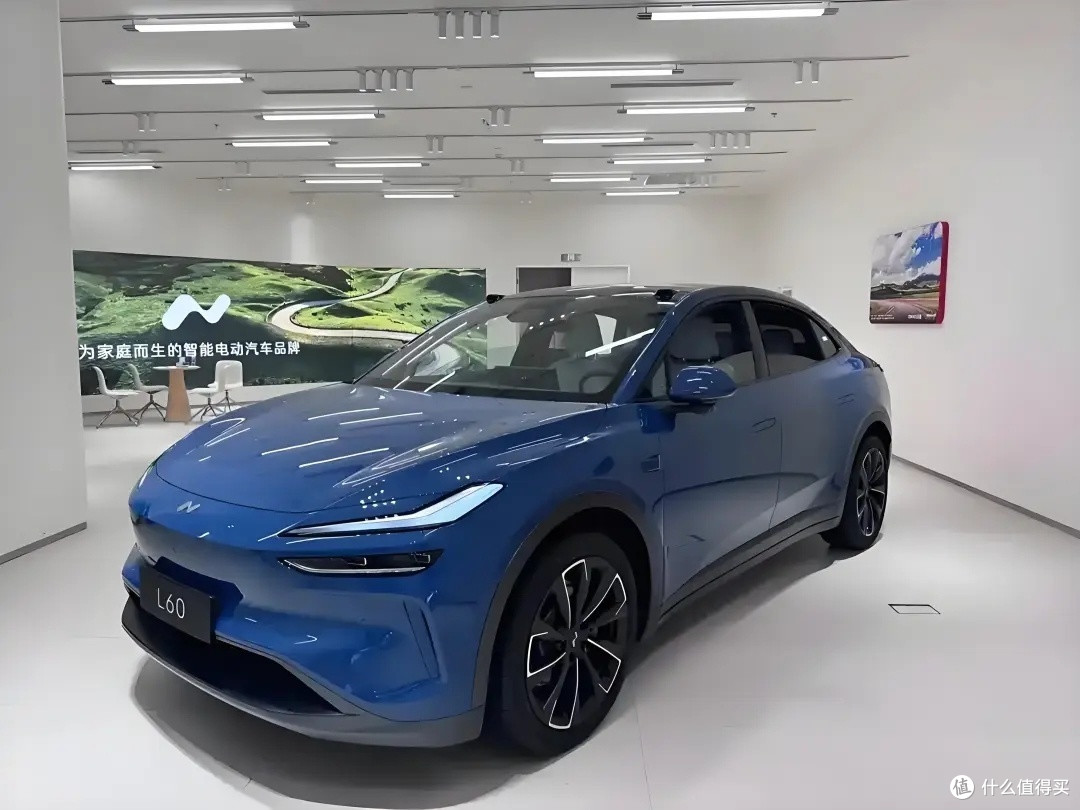 蔚来扔出“王炸”！新车14.99万起，由前宾利设计师打造，很帅气