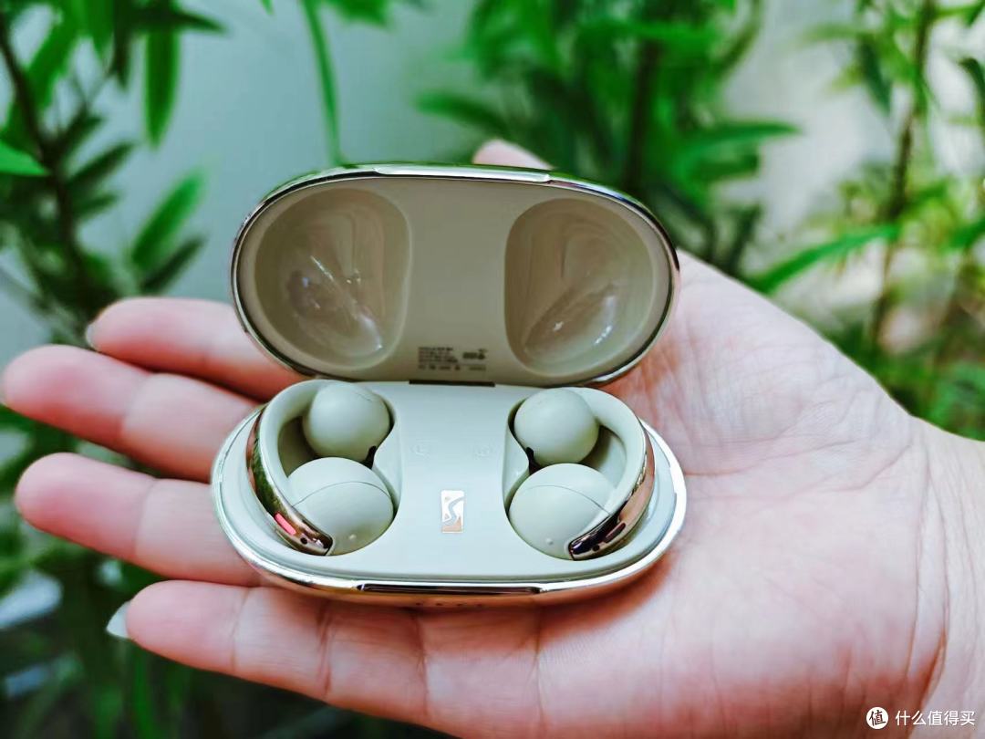追求品质生活，怎能少了这款蛇圣星环耳夹式配饰耳机？