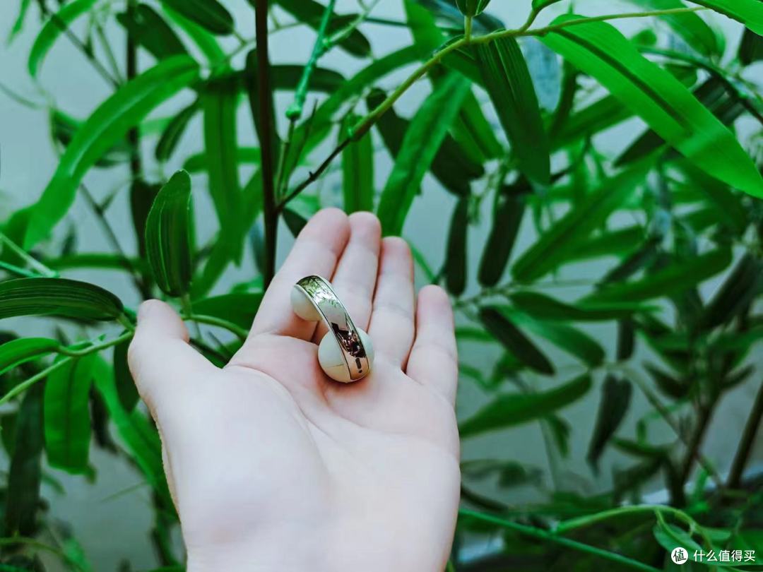 追求品质生活，怎能少了这款蛇圣星环耳夹式配饰耳机？