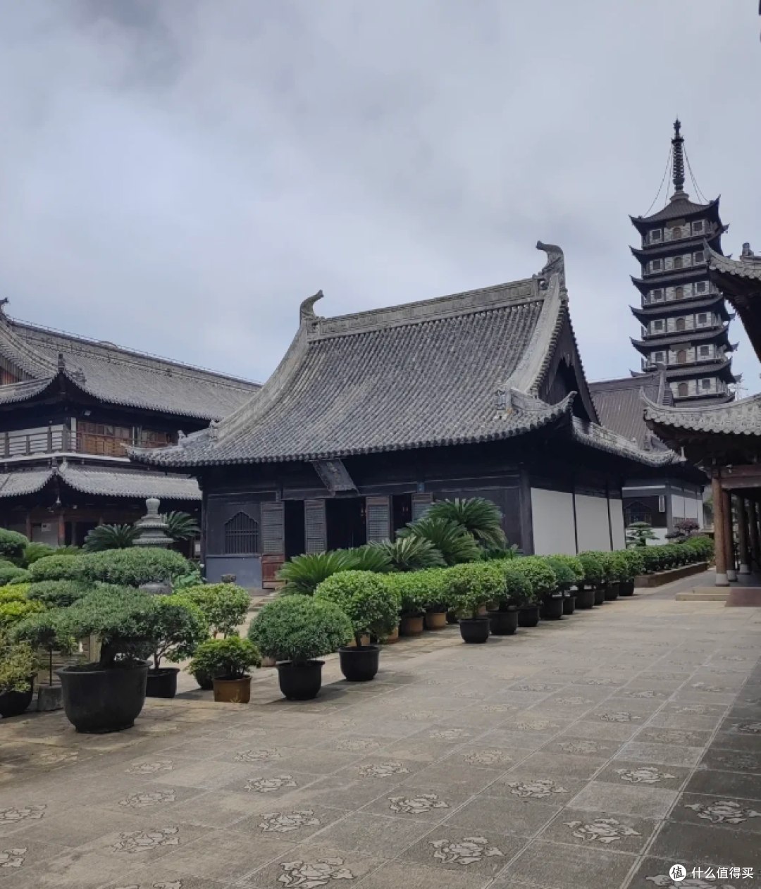 比起外滩，更喜欢上海这座有700年历史元代古寺