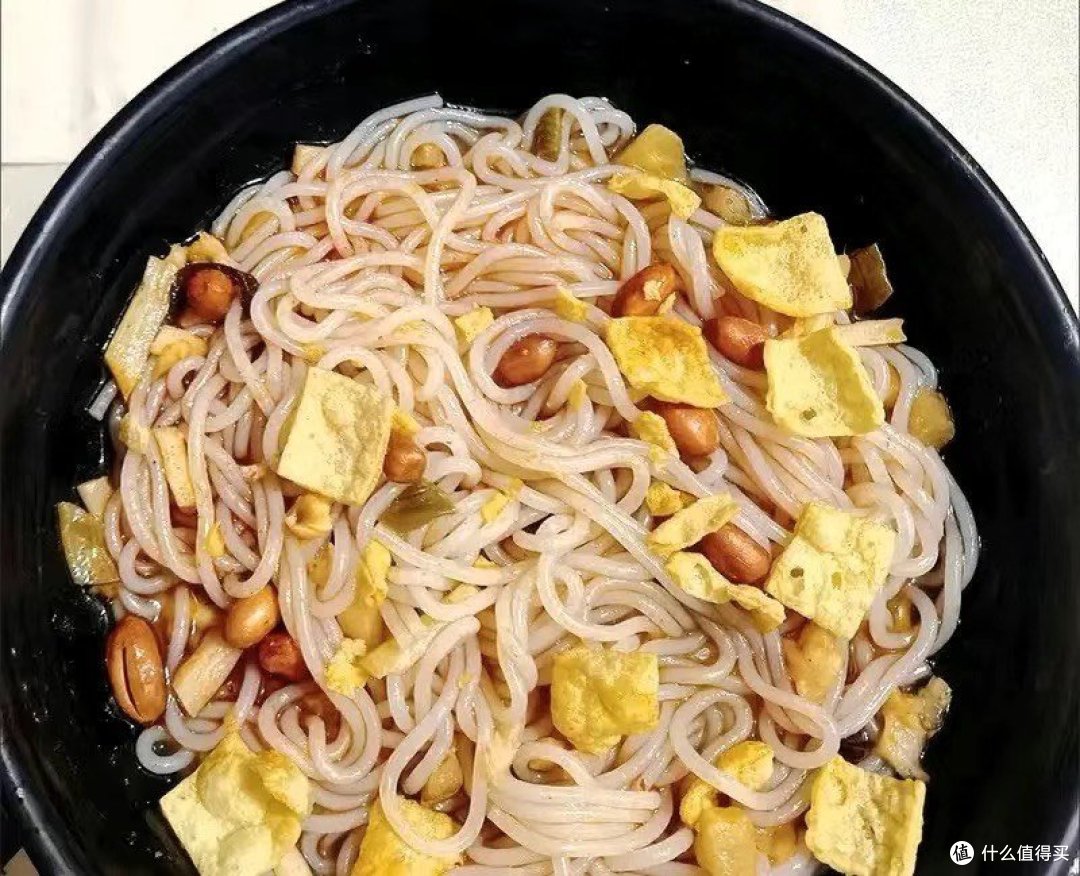 螺蛳粉：一碗鲜辣酸爽的味觉盛宴