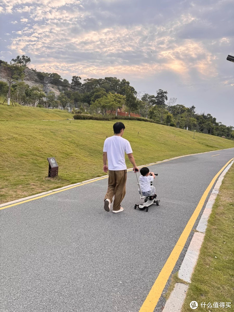 滑板车日常遛娃