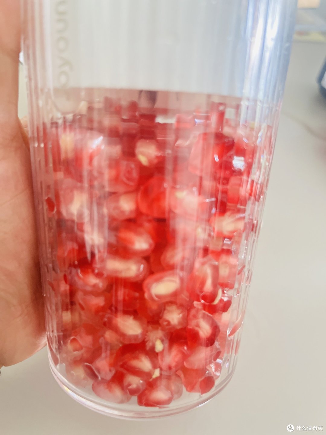 石榴装在榨汁机图片