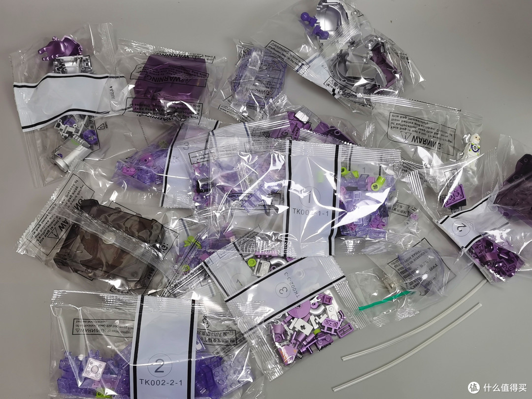 紫金色电镀宇航服：筑梦星空的璀璨之甲，DIY宇航员积木