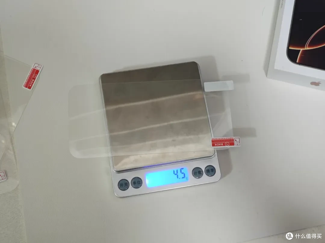 给一万多的iPhone16PM贴上1.6元的PET软膜,秒杀玻璃膜