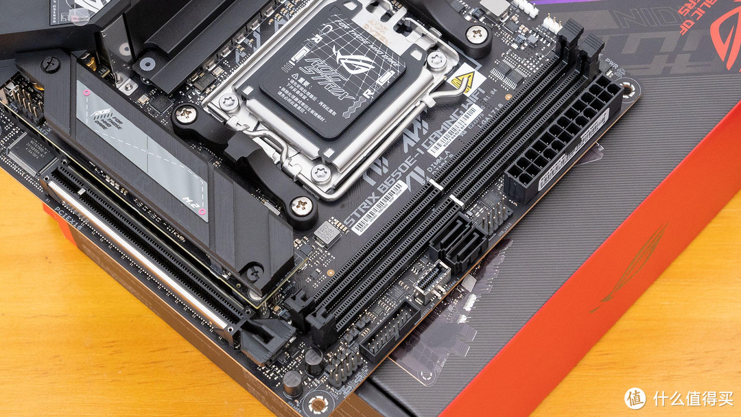 桌面上的蓝精灵：FD Era2 ROG B650E-I 索泰4070 SUPER 欧泊白显卡装机