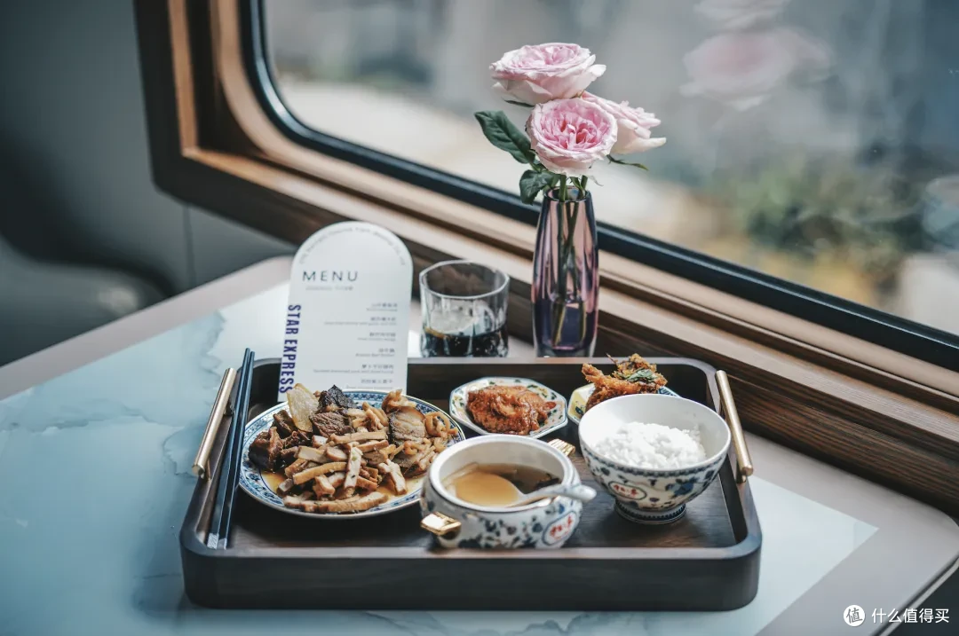 首发!中国首列跨境旅游列车,颠覆你对火车旅行的认知
