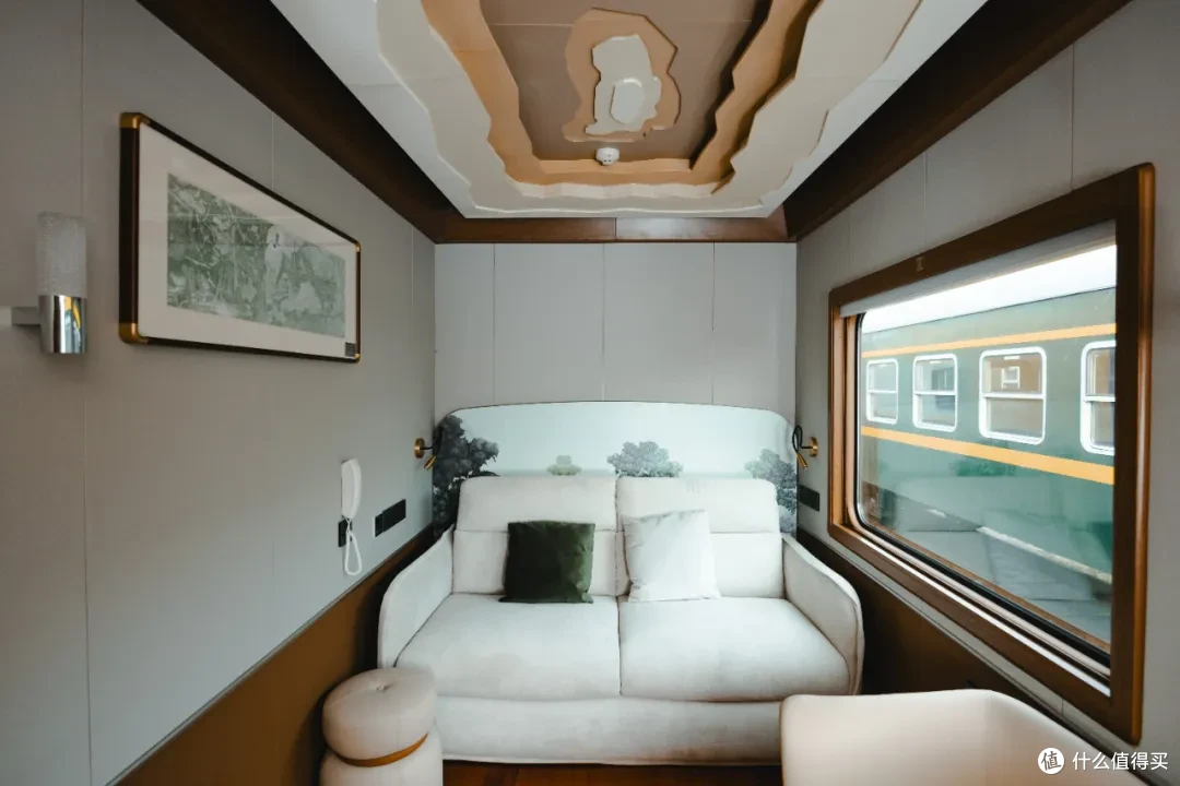 首发!中国首列跨境旅游列车,颠覆你对火车旅行的认知