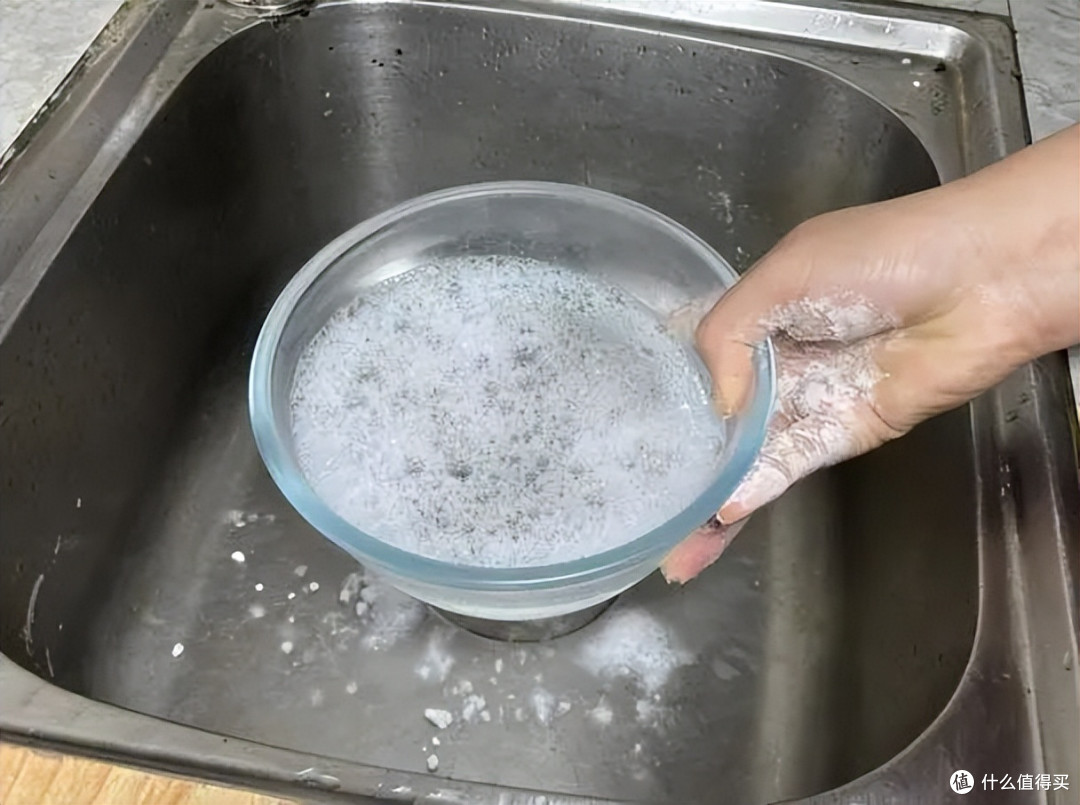 洗床单时加入这碗“水”,不管有多黄多脏,瞬间就能洁净如新