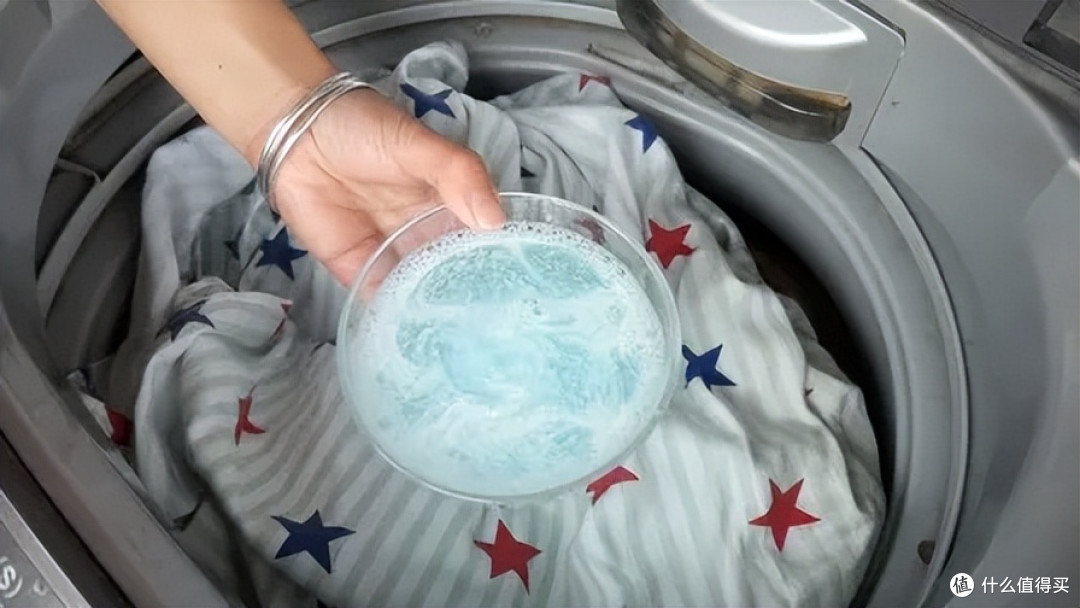 洗床单时加入这碗“水”,不管有多黄多脏,瞬间就能洁净如新