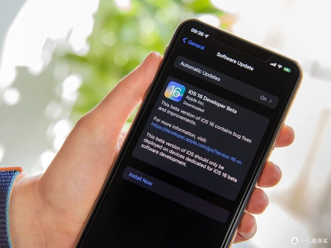 抛开爱国情怀这个减分项，单从产品本身来说，你会选择iPhone 16吗，让我给您列举一下它的优缺点