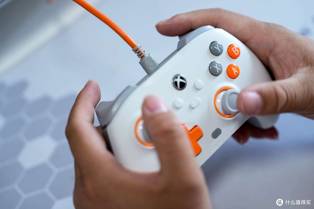 盖世小鸡微软授权天启手柄:性价比与性能的完美融合