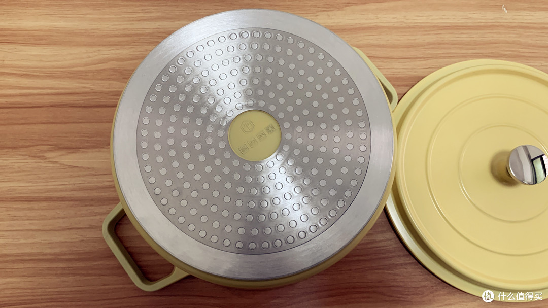 轻巧高颜值、烹饪新体验，京东京造陶瓷轻珐琅锅