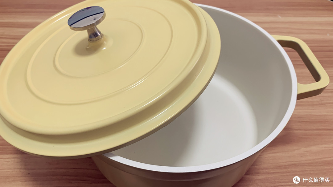 轻巧高颜值、烹饪新体验，京东京造陶瓷轻珐琅锅