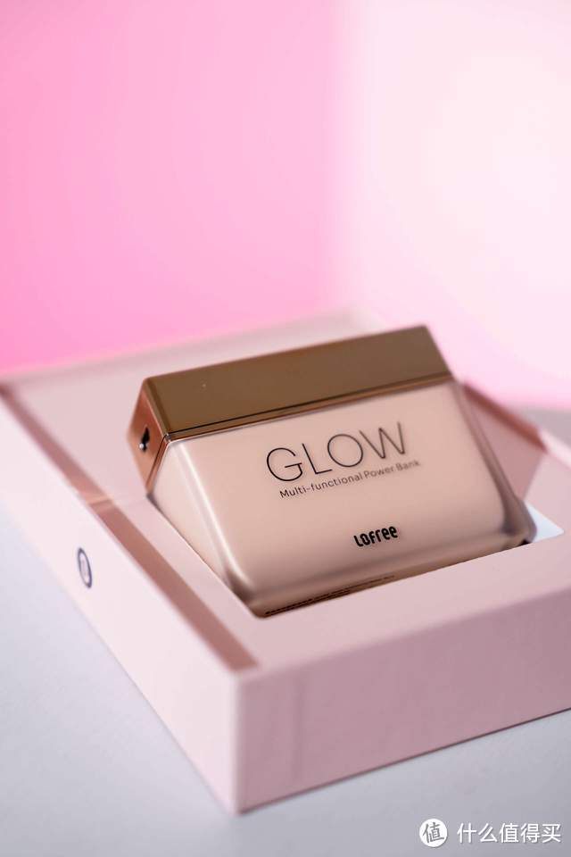 洛斐 GLOW 聚光移动电源：聚会新宠曝光！女性朋友们人手一个的粉萌“香水瓶”，竟是充电宝？！