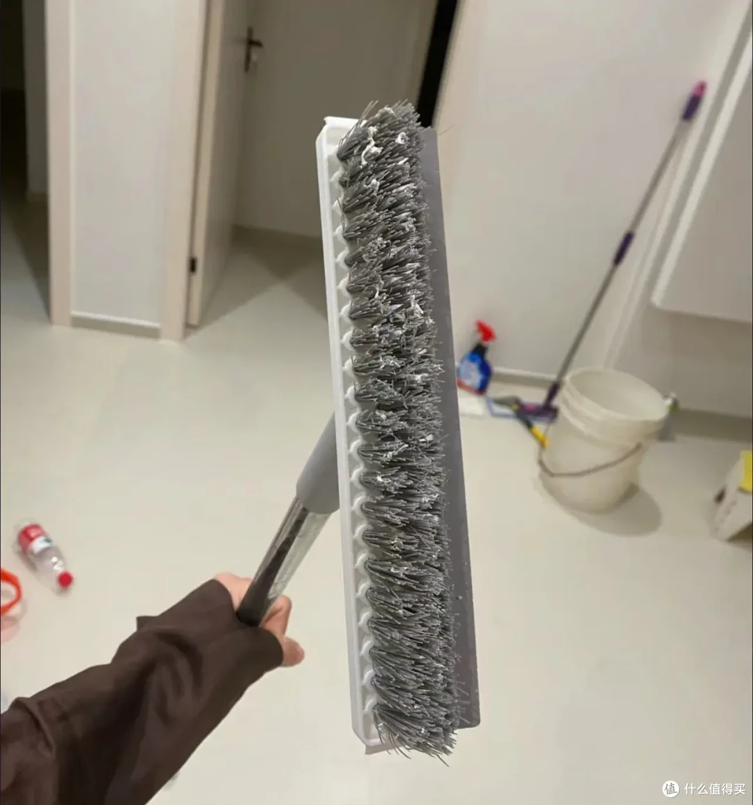 帮老妈收了几次快递被惊呆：现在老人都这么潮了？年轻人自愧不如