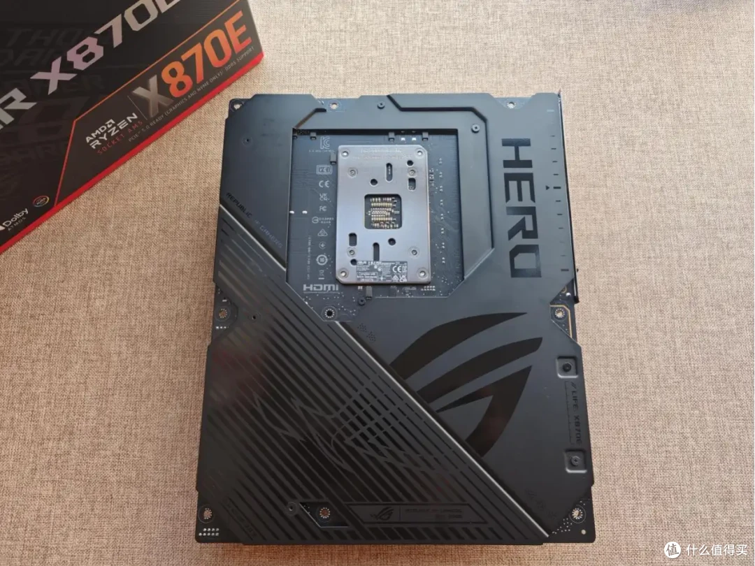 ROG CROSSHAIR X870E HERO主板开箱及装机测试