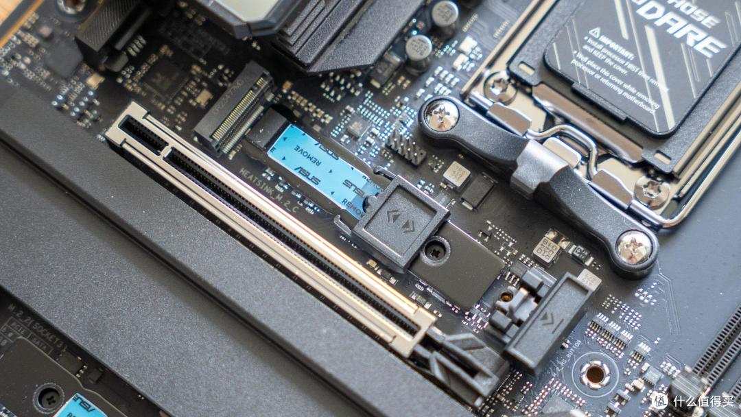 锐龙 9000系最强搭档：华硕ROG X870E HERO 性能测试