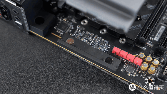 9950X最佳拍档，易用超越预期，X870E AORUS MASTER超级雕首发首测