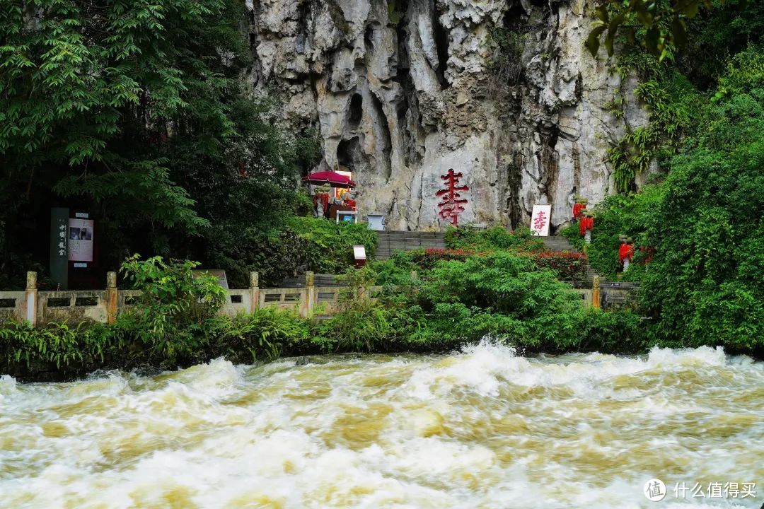 它是贵州山水的排面，避暑和小吃都是满分