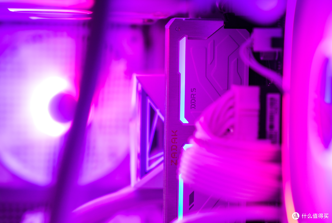 频率提升！纯白机甲内存——宇瞻ZADAK SPARK RGB DDR5 7200上手实测