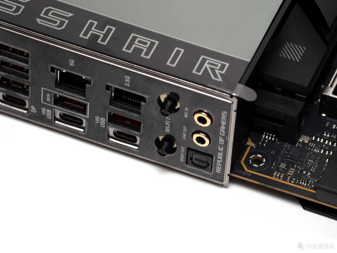 高端秀:最高端的ZEN5 X870E主板之一,华硕ROG CROSSHAIR X870E Hero首发评测!