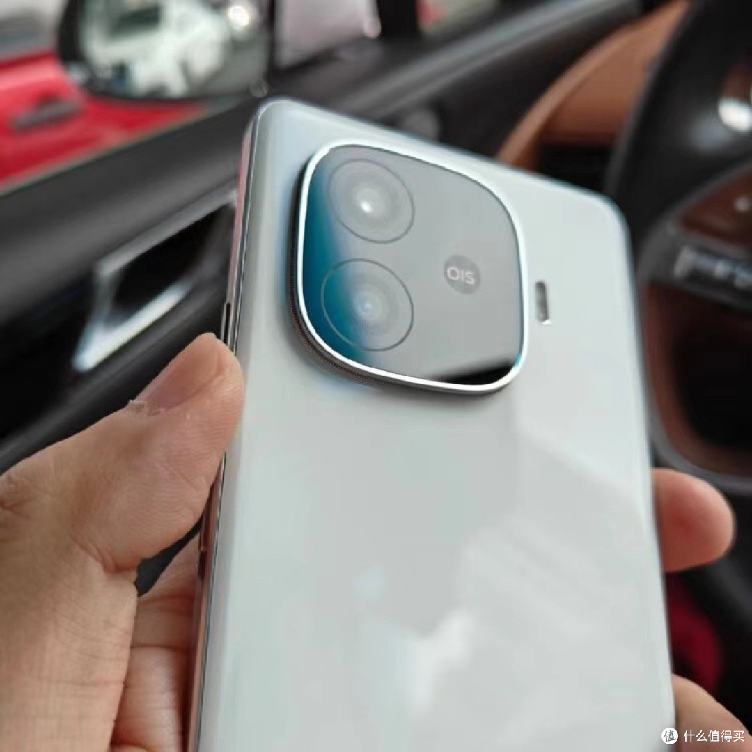 登顶中端性价比“机皇”:天玑9300+芯片+6400mAh,仅2299元
