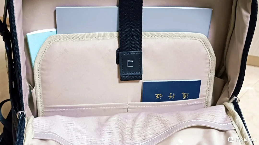 大而不凡,简约有序,舒适背负,地平线8号探界者双肩包