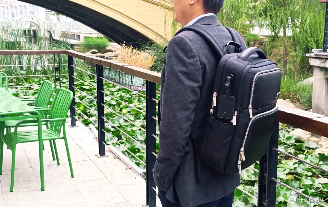 大而不凡,简约有序,舒适背负,地平线8号探界者双肩包