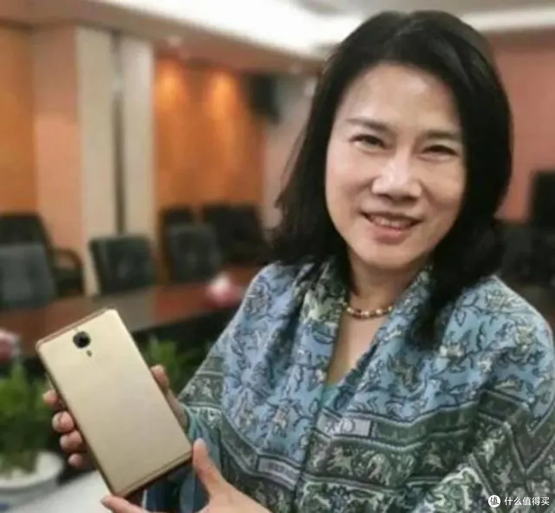 当年3300元的格力手机,如今沦为80元的“电子垃圾”
