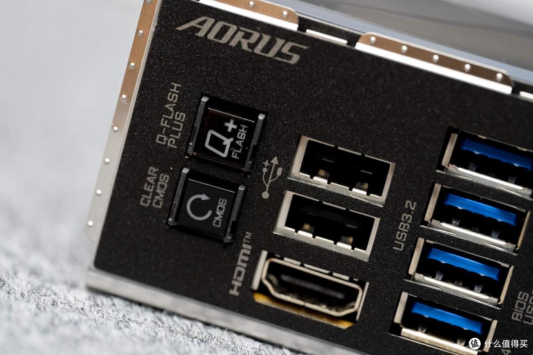 双USB4 WiFi7 20相供电 X870E AORUS MASTER主板开箱评测
