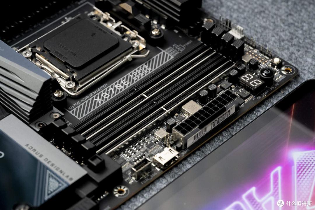 双USB4 WiFi7 20相供电 X870E AORUS MASTER主板开箱评测