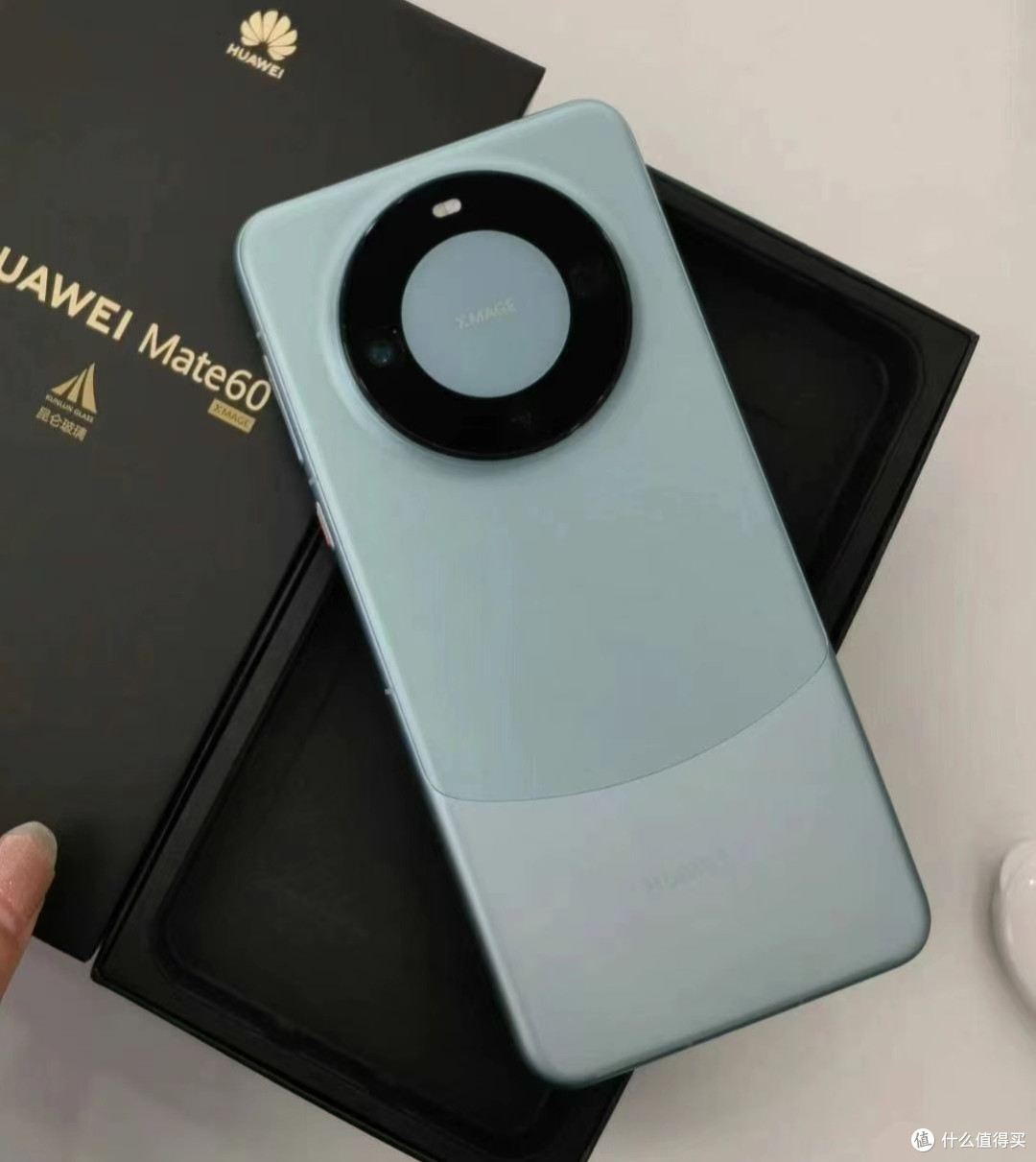 一次性购买三台华为mate60Pro手机,这是什么家庭啊,这么豪横吗?
