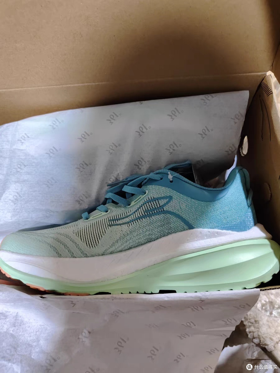 赤焰4,秋冬季新宠!减震防泼水,跑步更轻松!🔥👟