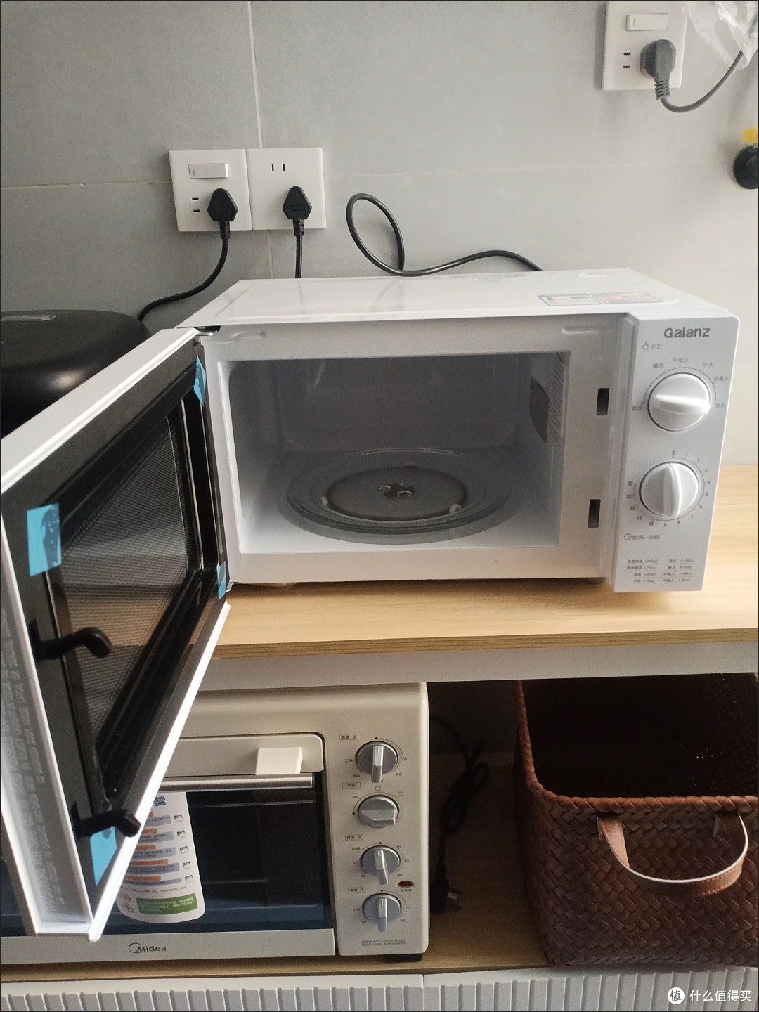 格兰仕 20 升微波炉 SE(W0)是一款非常实用的家用电器,适合全家老少使用